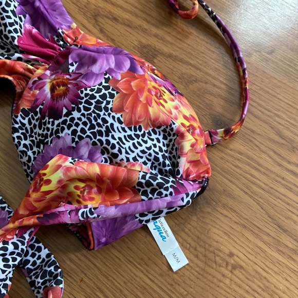 La vie en rose floral pattern bikini top and bottom - Picture 3 of 5
